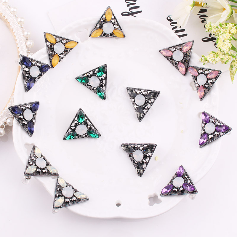 7g Weight Rhinestones Inlay Material Drop Earrings Classification 1 Pair Quantity Daily Occasion Alloy Material Geometric Pattern Women'S Gender Plating Design Retro Style 1 Pair Retro Geometric Alloy Plating Rhinestones Women's Drop Earrings 4
