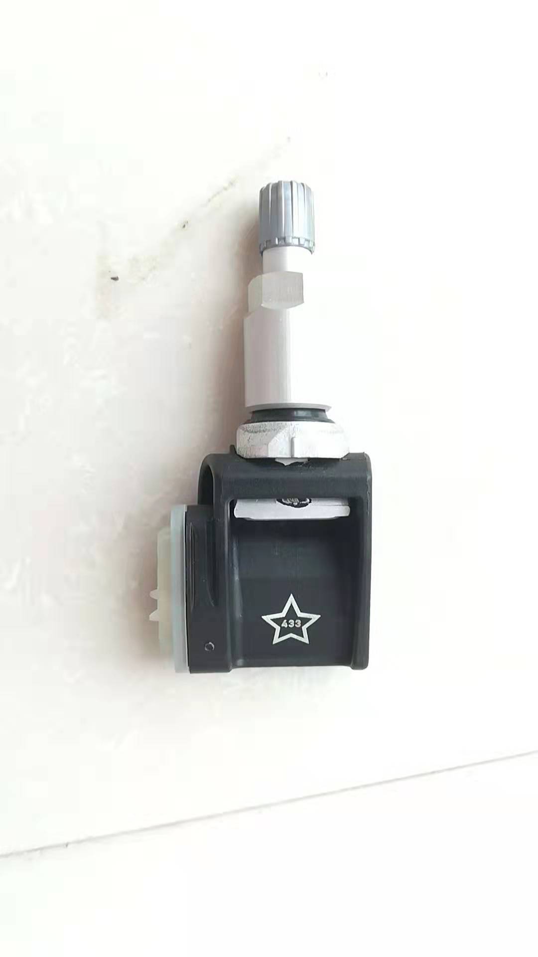 Suitable for Mercedes-Benz car tire pressure sensor TPMS tire pressure monitor pressure valve 0009052102