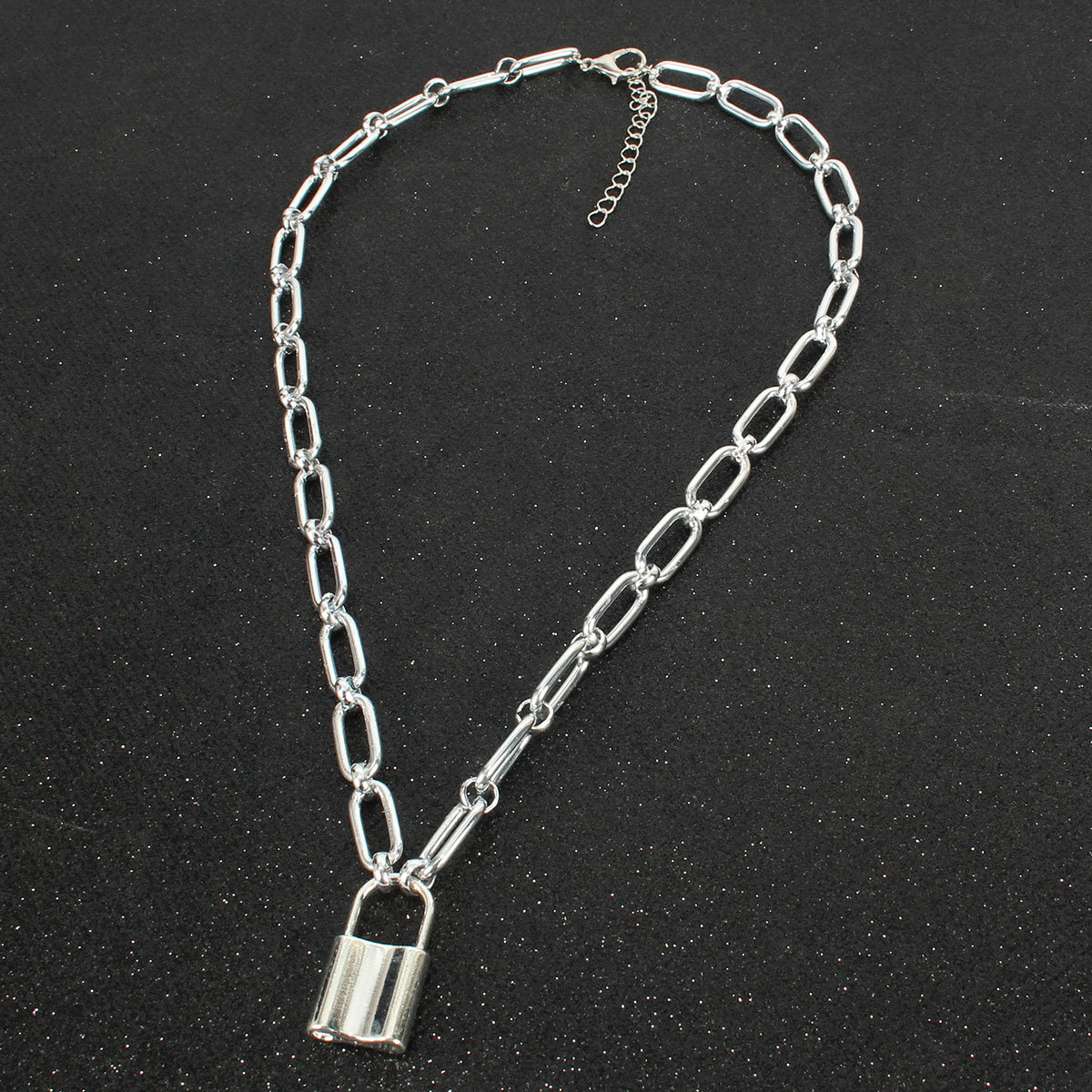 New Fashion Retro Geometric Simple Lock Necklace Wholesale display picture 3