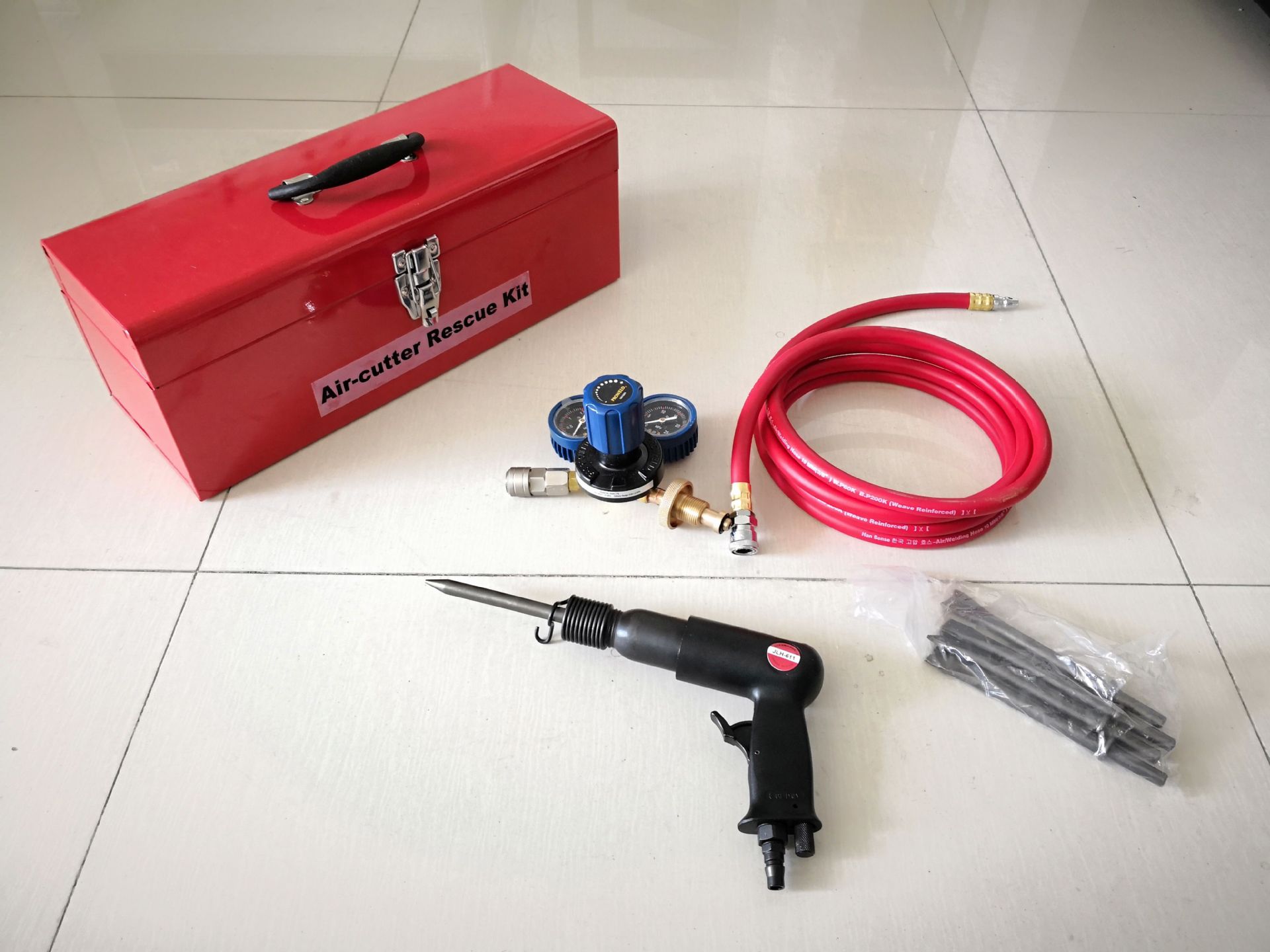 济宁气动切割刀 用于切割门窗地下窗户汽车防火门拉杆 切割破拆