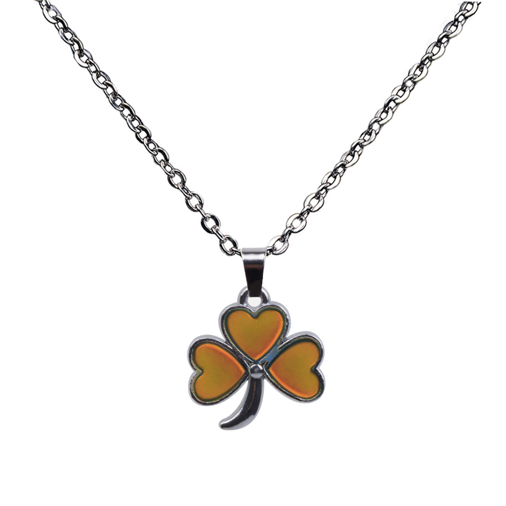 Fashion Creative Three Petal Pendant Stainless Steel Necklace display picture 6