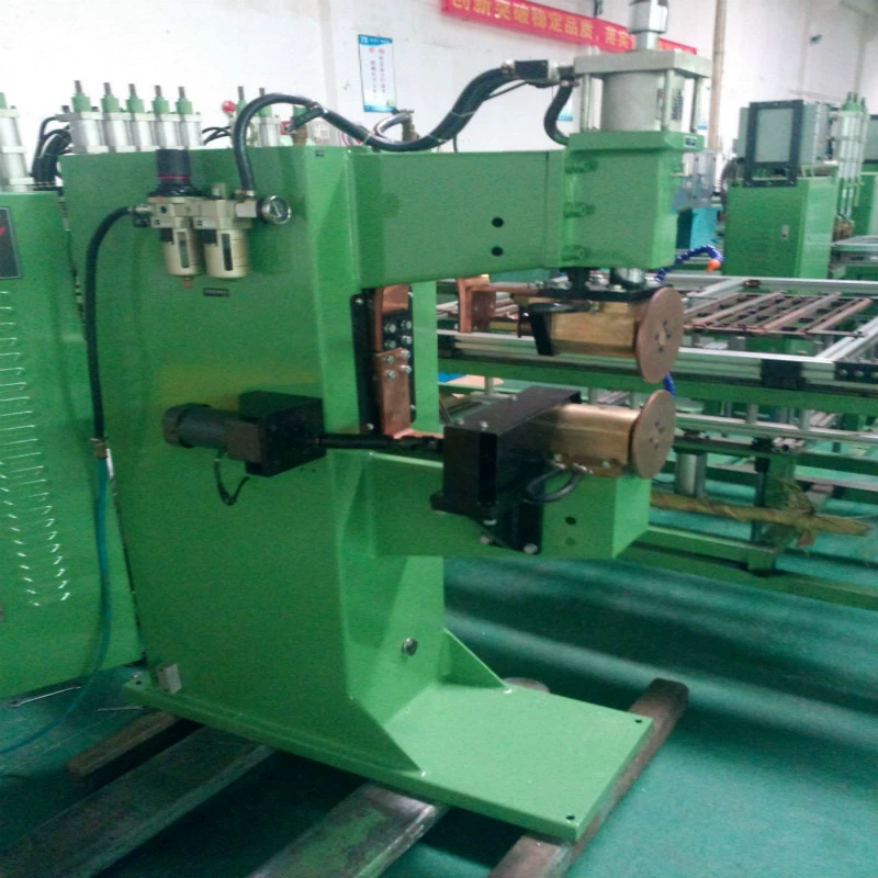 Сварочный аппарат шва экрана фильтра КЛОБУКА ряда сварочного аппарата шва вентилятора волюты КЛОБУКА ряда Гуанчжоу автоматический сваривая красивый