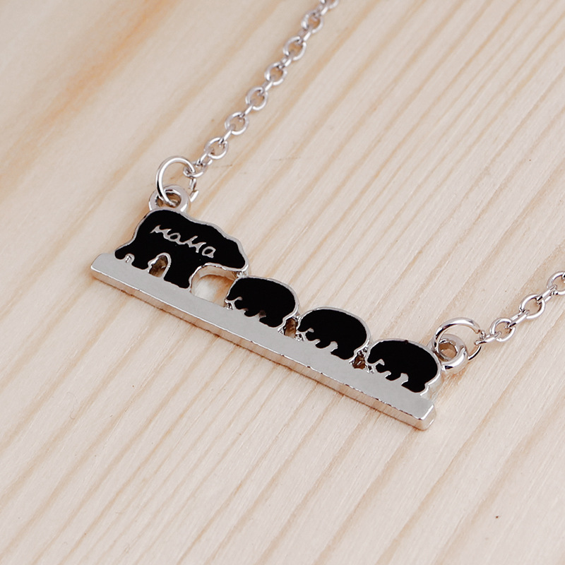 Drop Oil Alphabet Necklace Mama Bear Cute Little Bear Pendant Necklace Clavicle Chain Wholesale Nihaojewelry display picture 10