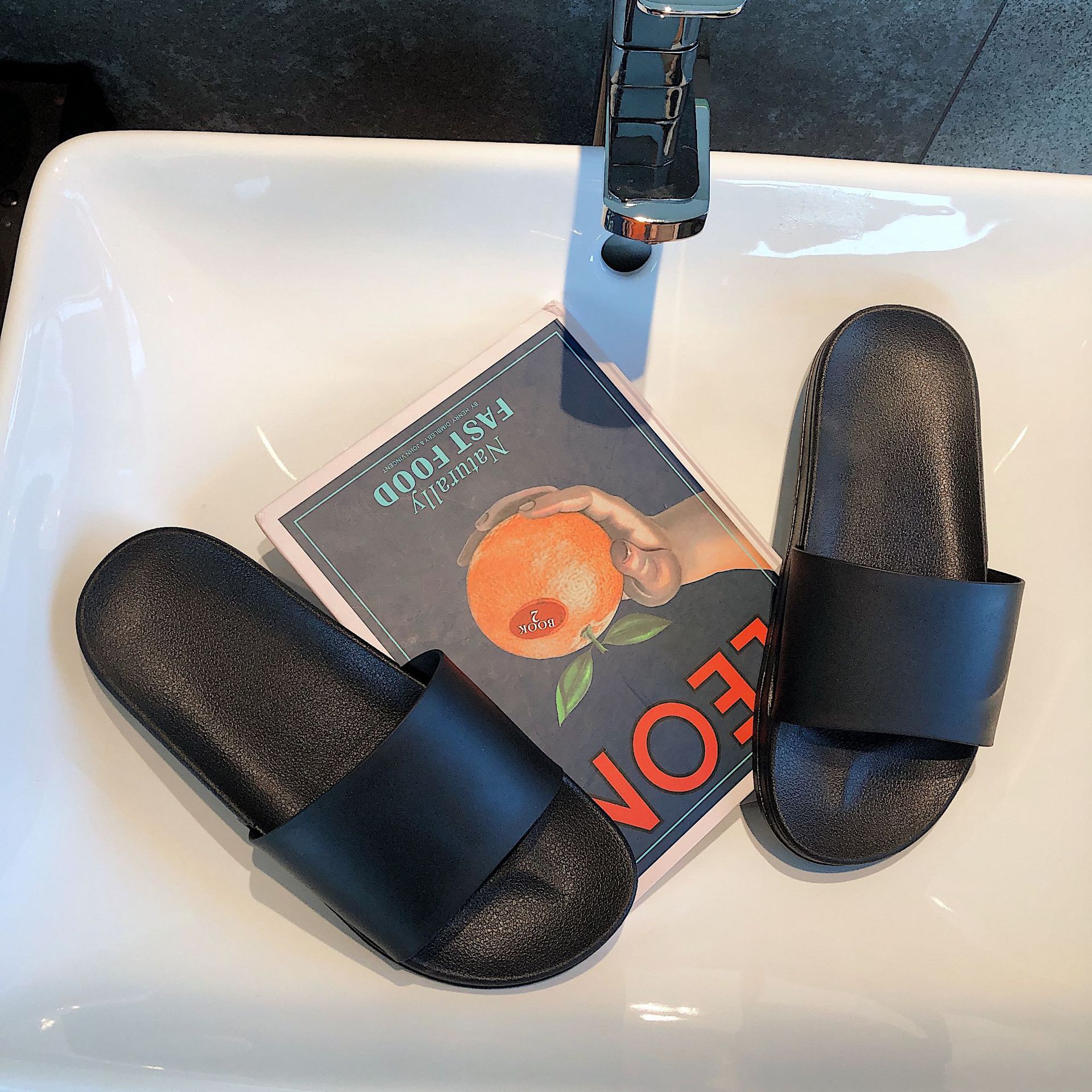 67775328-8885-4924-8BCD-F6BA54