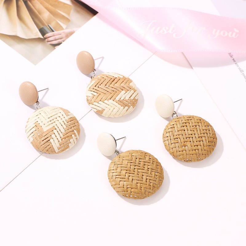 New Earrings Bohemian Retro Button Earrings National Style Woven Grass Paper Round Ear Studs Wholesale Nihaojewelry display picture 6
