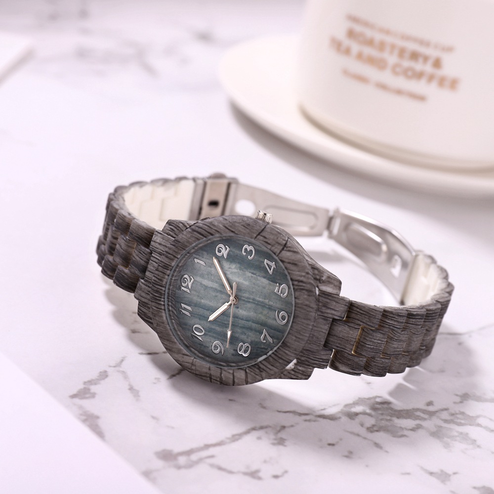 Berühmtheit Gleicher Stil Gummi Männliche Mode Digitale Kreativität Großes Zifferblatt Moderne Nachahmung Sandelholzmuster Paaruhr_voghion.com