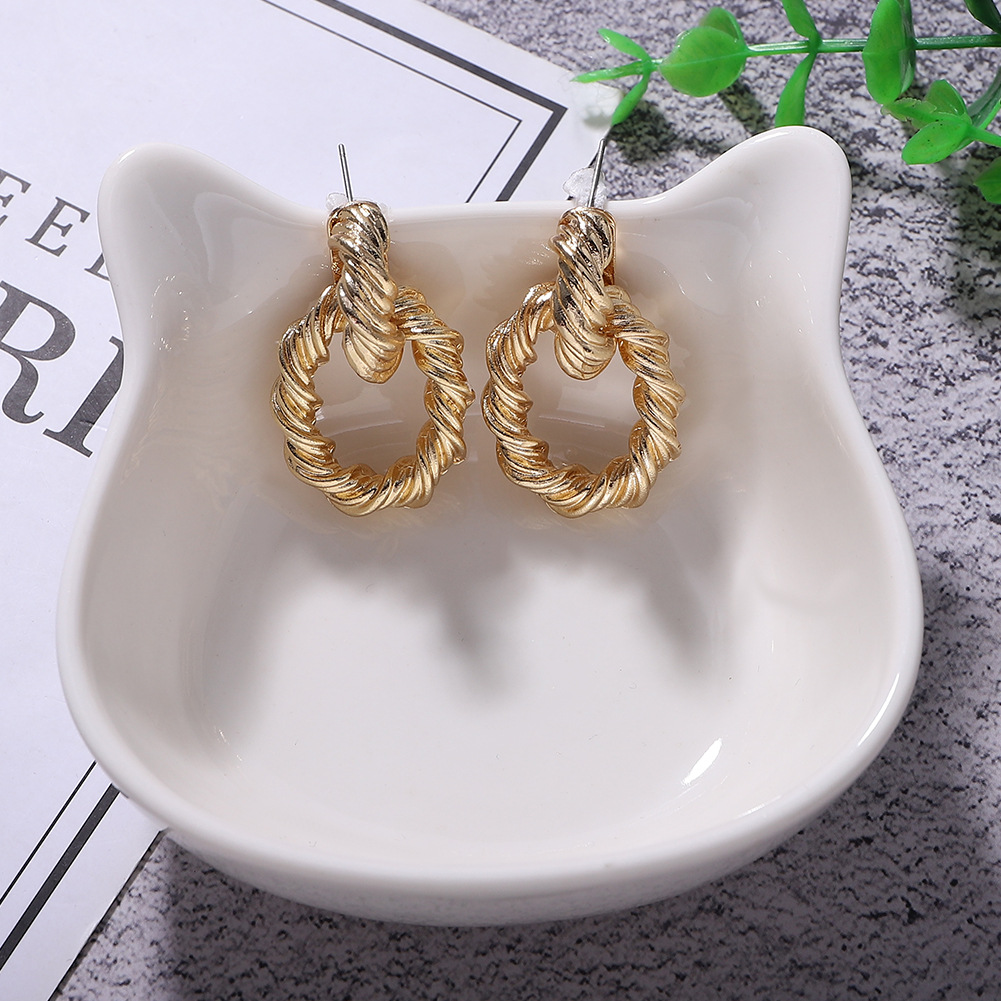 The Same Paragraph Alloy Earrings Europe And The New Plated Oval Earrings Retro Wind Ear Accessories display picture 7