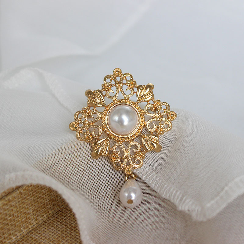 Lavieen饰品批发 珍珠镂空简约晚装舞会流行时尚胸针摆摊货源3284|ms