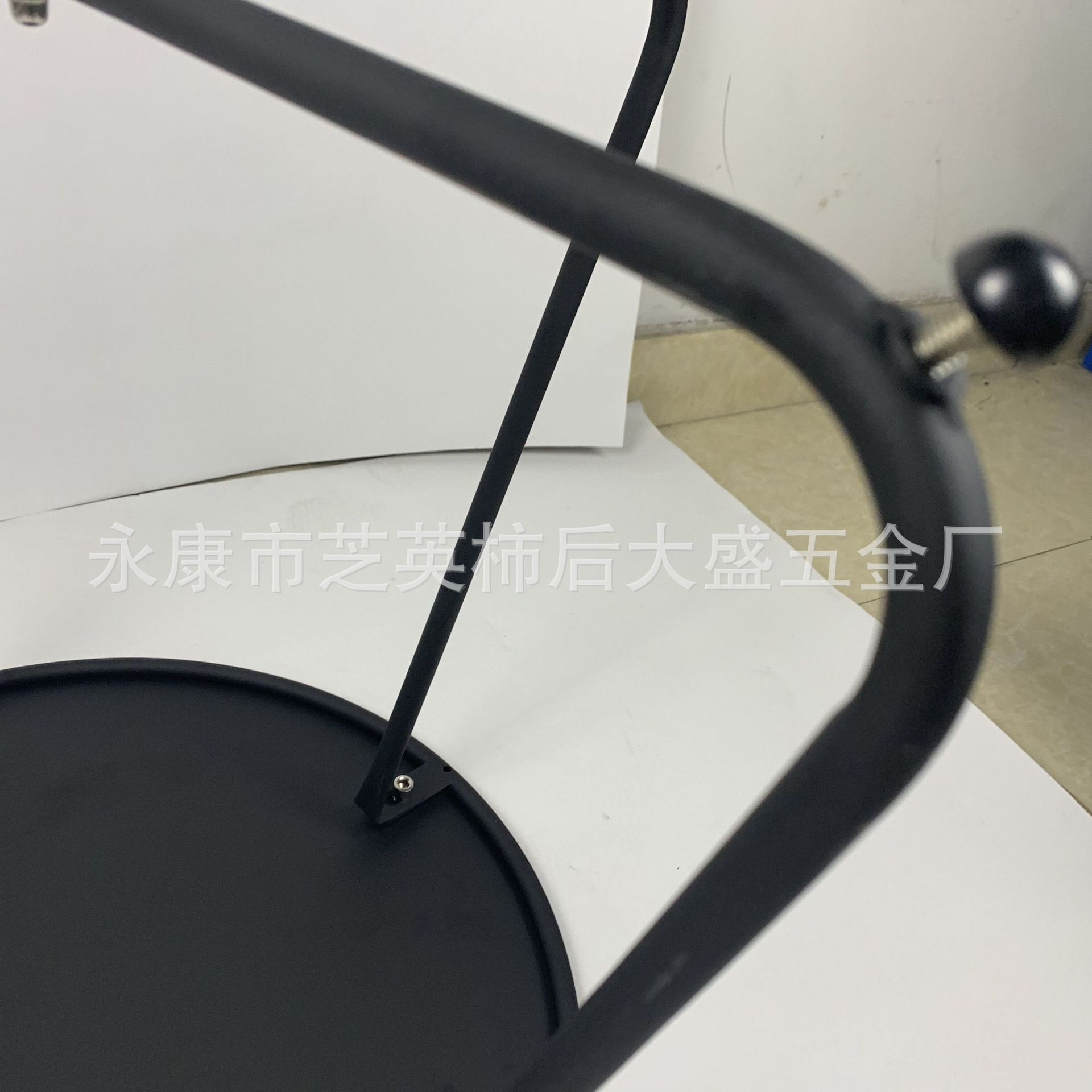 Suministro directo de fábrica Mesa Redonda de metal mesa de comedor redonda de hierro negro leche al aire libre tienda de té cafetería mesa de ocio