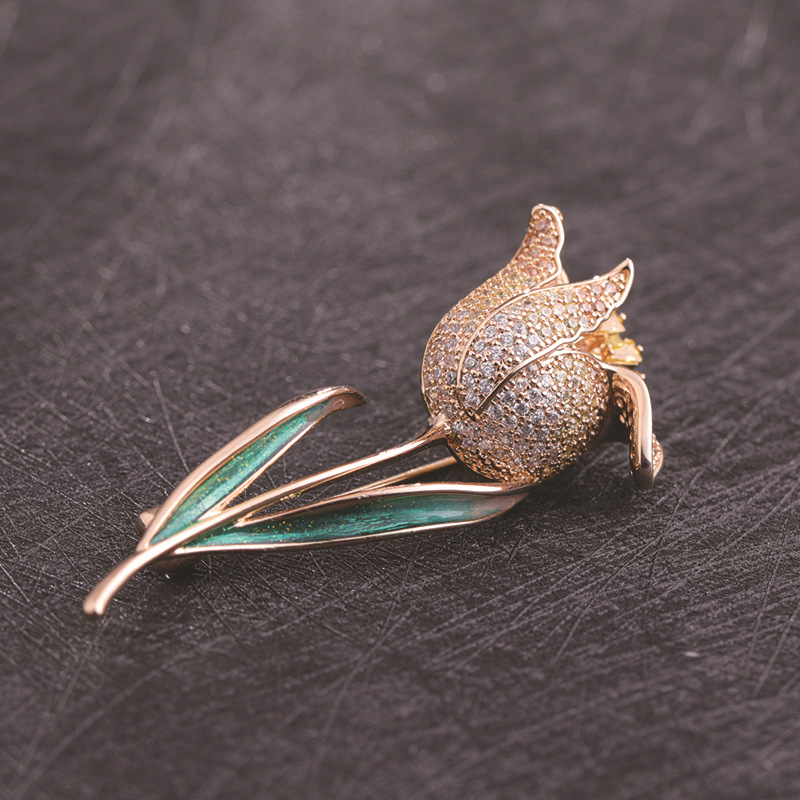 Elegant Rose Copper Women's Brooches display picture 2