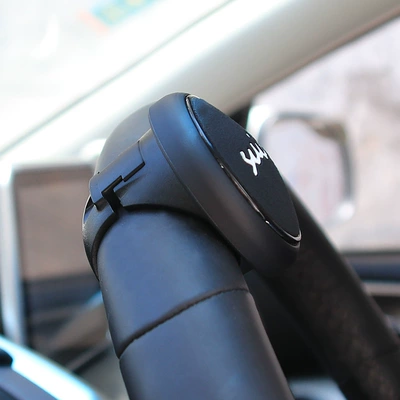 Car steering wheel booster: Steering wheel booster