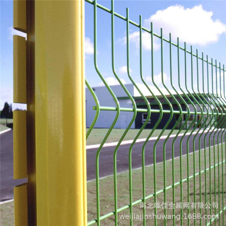 廠家定制生產護欄網 園林防護網 三角折彎護欄桃型柱護欄價格優惠