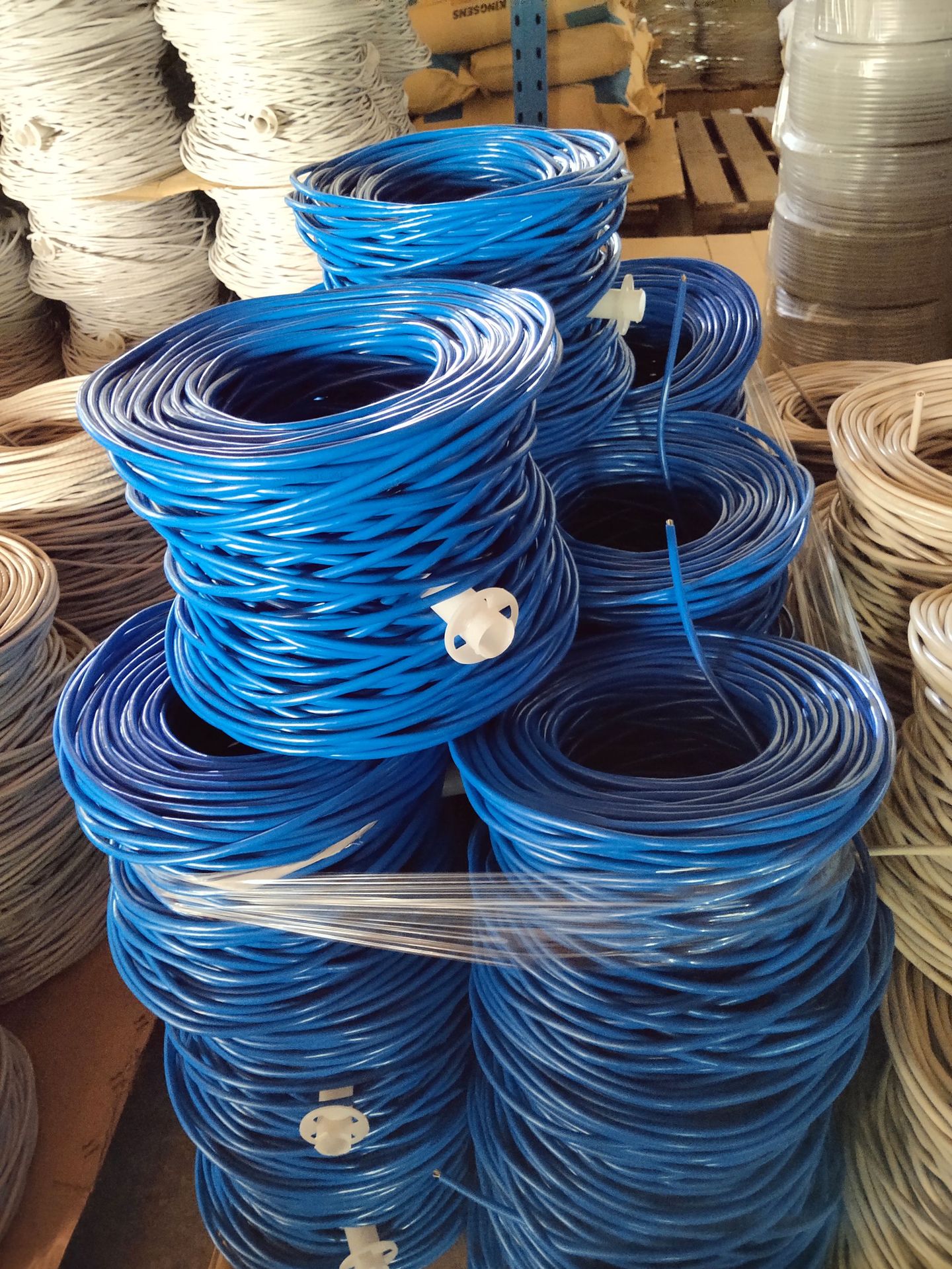 厂家供应 超五类网线 100米/卷 CAT5E 0.5mm铜包铝非屏蔽网络线缆-阿里巴巴