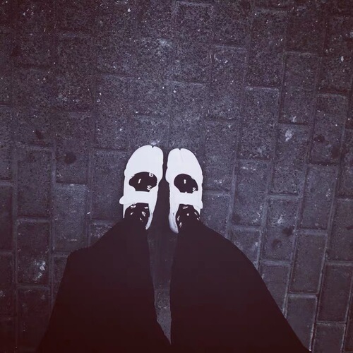 Japanese black digital split-toe socks, two-toe socks, net red socks, versatile basic mid-tube trendy socks