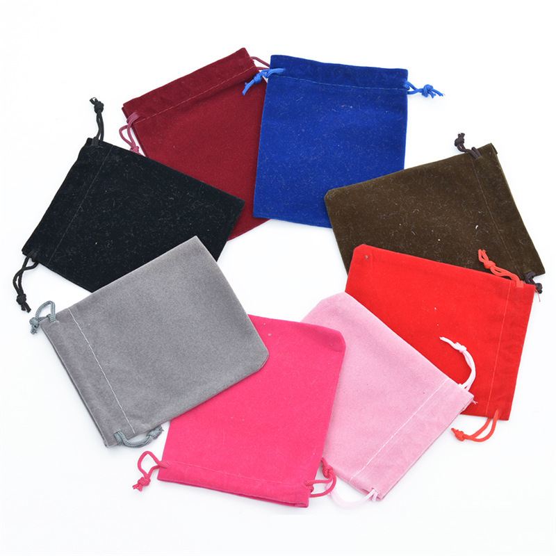 Fabricante en stock negro franela cordón bolsa cordón joyería embalaje bolsa paja auricular bolsa de franela