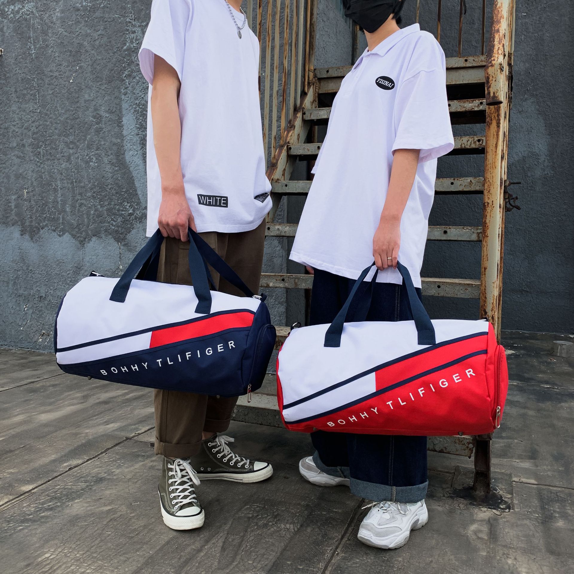 2019新款圓筒休閑健身包幹濕分離運功包大容量出差旅行包定制批發