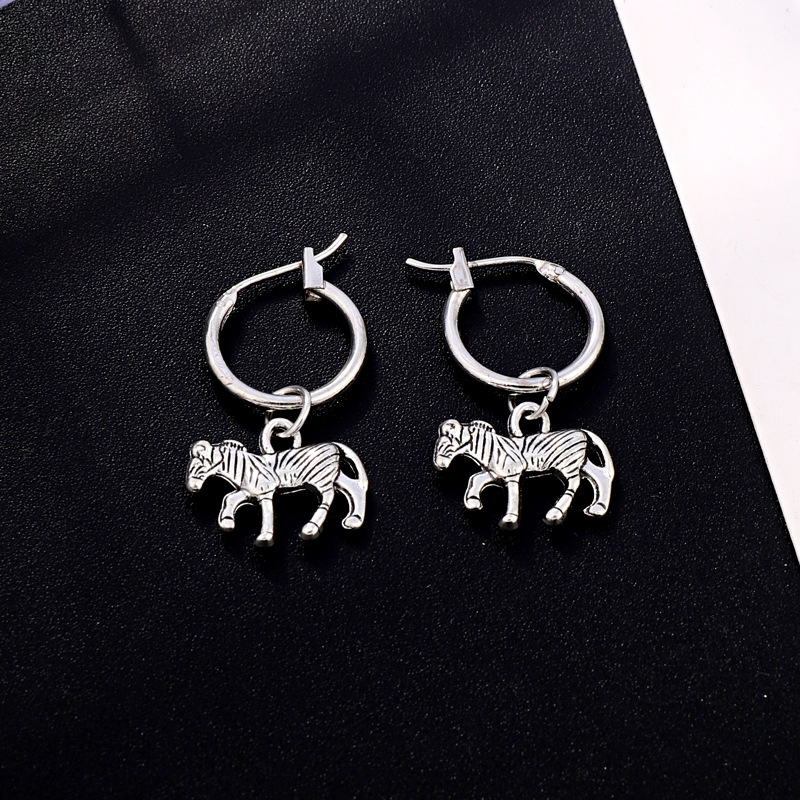 European And American Fashion Animal Hoop Earrings Retro Cute Pony Pendant Earclip Earrings Female  Hot Sale display picture 5