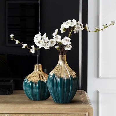 轻奢祖母绿小口花插 家居客厅装饰摆件花瓶 新中式餐桌摆设批发