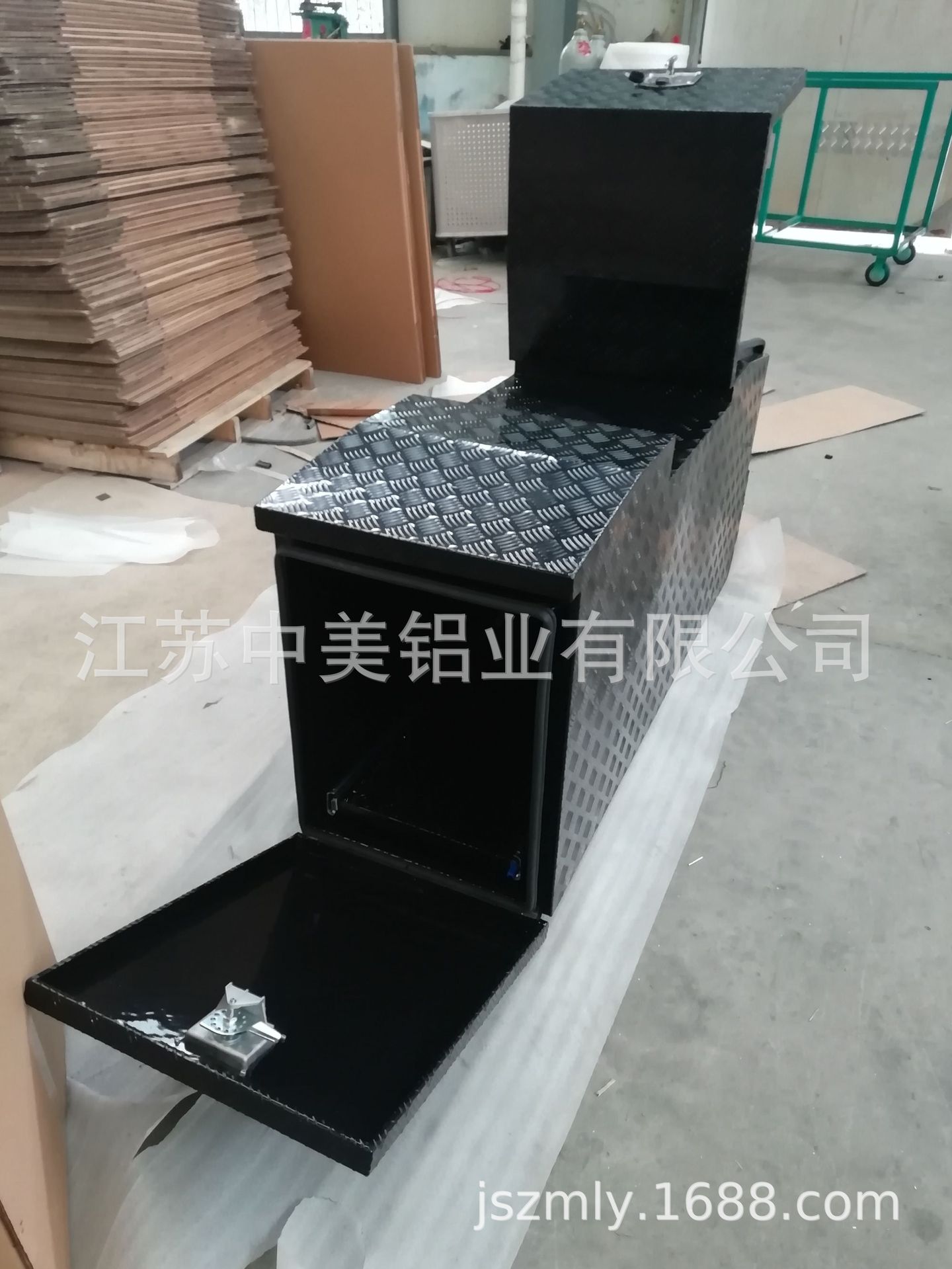 长方形高品质定制黑色工具箱