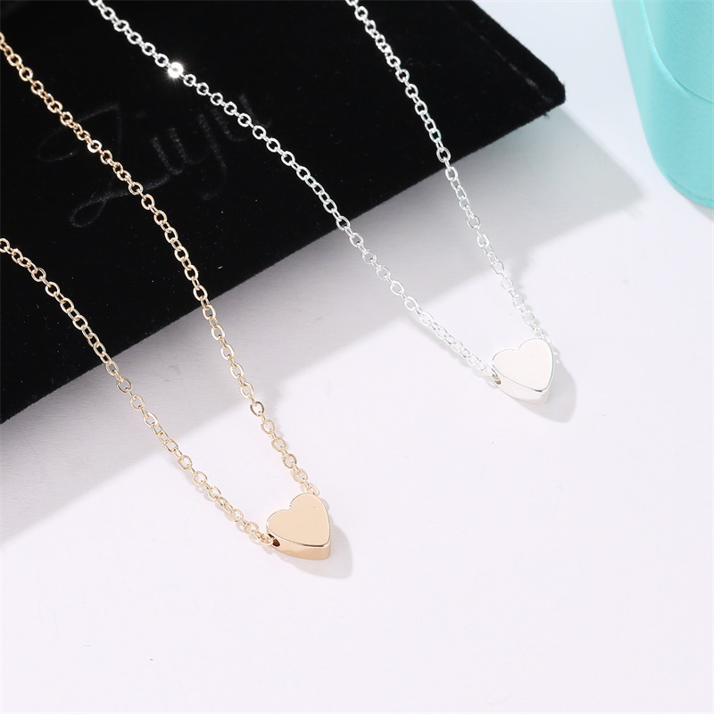 Korean Peach Heart-shaped Pendant Necklace Wholesale display picture 4