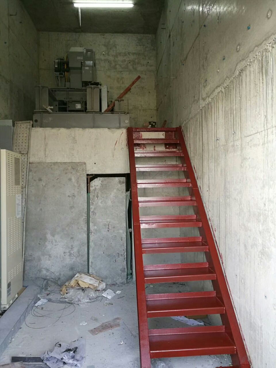 深圳龙岗消防楼梯 钢结构消防楼梯制作安装十年行业经验加工制作
