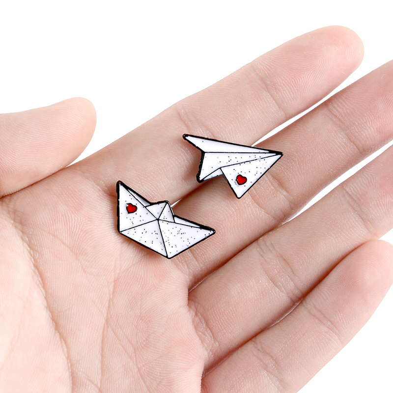 Fashion Heart Shape Paper Airplane Ship Alloy Enamel Plating Unisex Brooches display picture 5