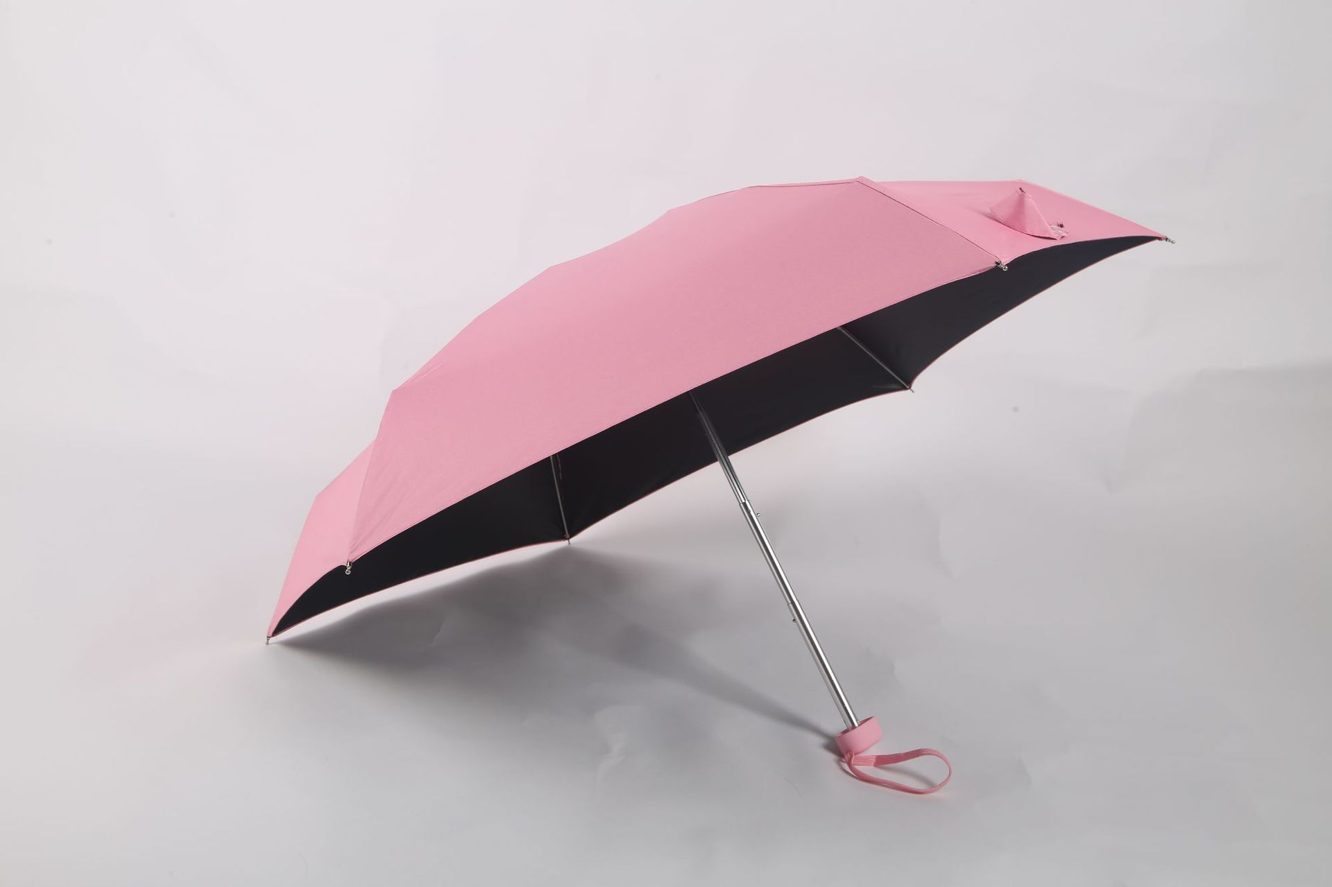 黑胶太阳伞_超轻五折晴雨伞折叠遮阳伞广告迷你口袋伞创意黑胶袖珍定制 - 阿里巴巴