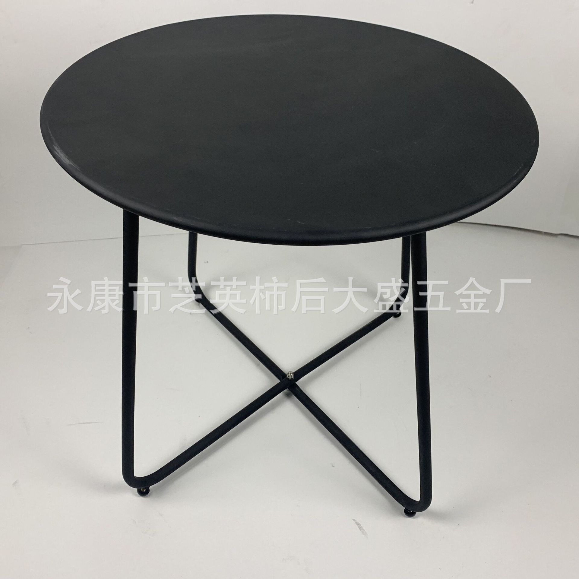 Soy un fabricante de mesa de café de hierro simple bandeja de cafetería Mesa Redonda pequeña mesa de café hotel de cuatro patas Mesa Redonda plegable