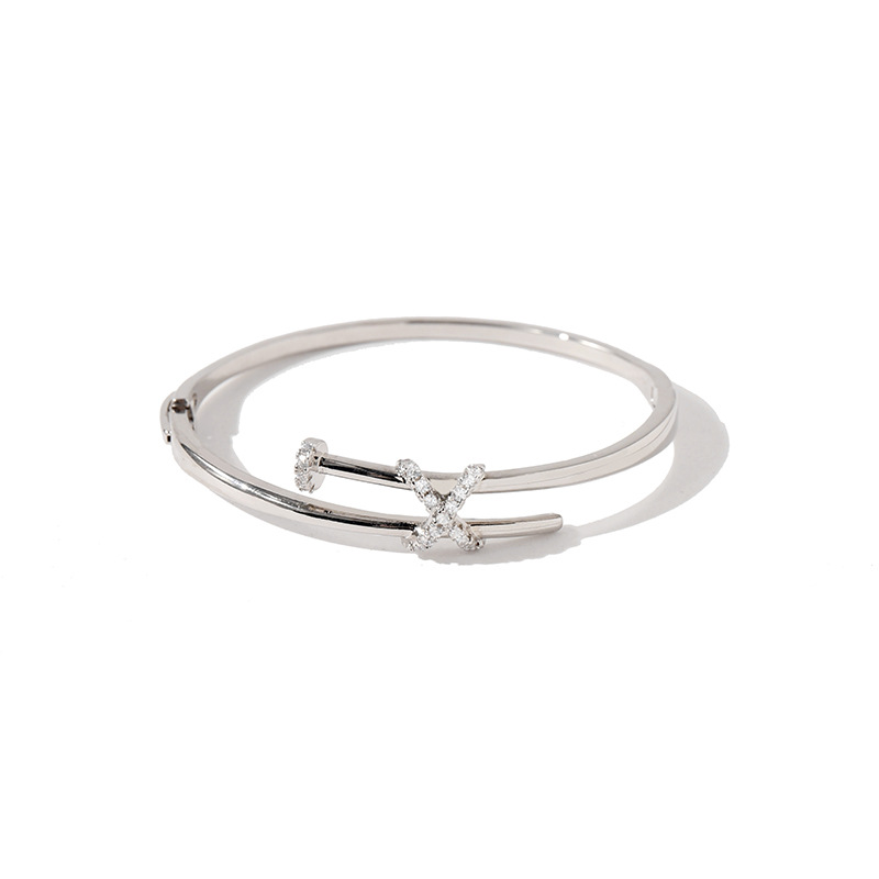 Designer-inspiriertes Nagel-Kreuz-besetztes Diamant-Druckknopf-Charm-Armband für Damen, Modeschmuck-Accessoires, beste Geschenke für Sie, Hochzeits-Party-Dekoration_voghion.com