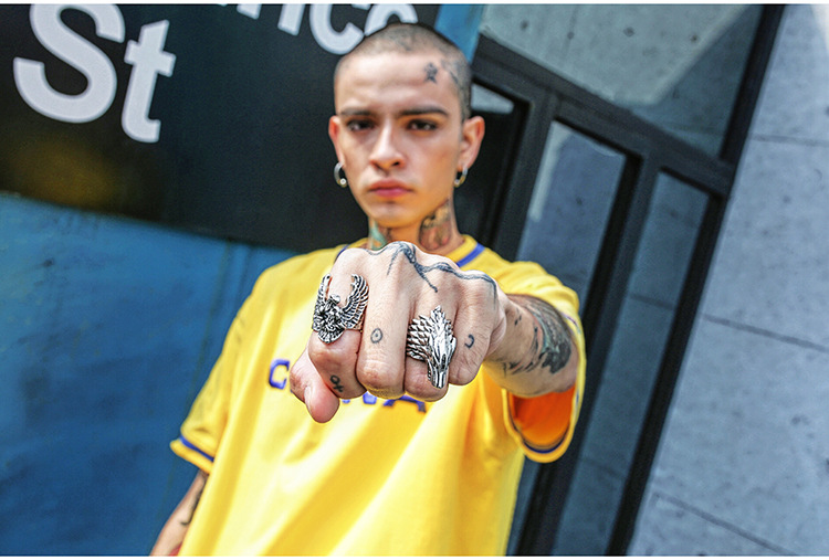 Title 8, Anello Uomo Vintage Ice Field Testa di Lupo