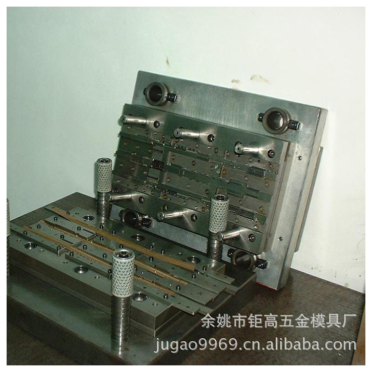 供应各种规格级进端子模冲压模定 制铣床磨床金属精密弹片模具