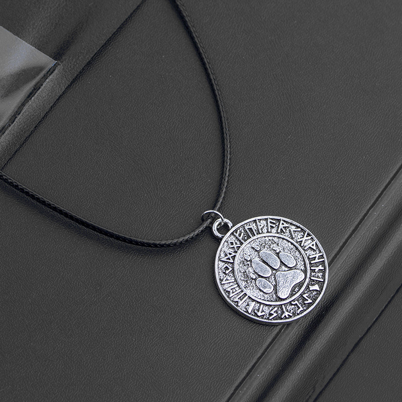 cat paw print necklace Viking animal dog paw print retro circle pendant necklace clavicle chain whol