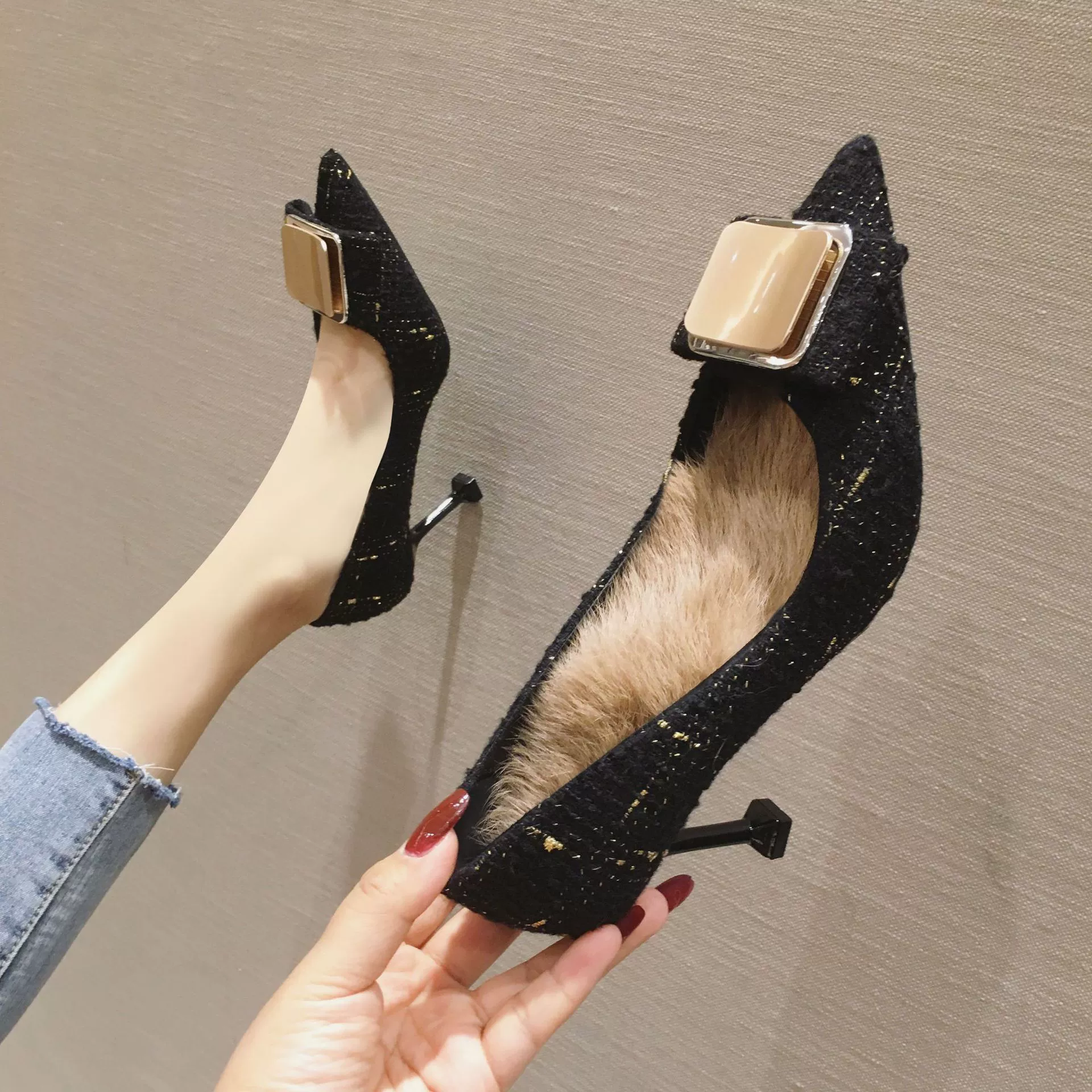 A889-42 Одиночные туфли в Корейском стиле, женские пушистые туфли на высоком каблуке-шпильке, маленькие пушистые туфли в стиле Шанель, осень 2019