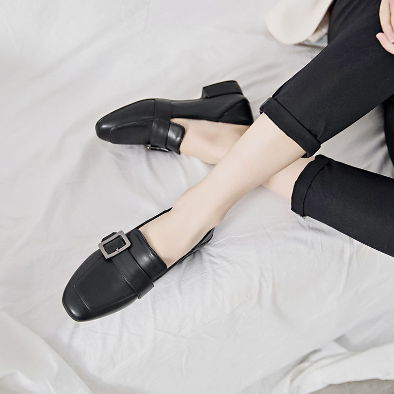 方頭小皮鞋女英倫風2019春季新款單鞋粗跟金屬中跟大碼女鞋40-43