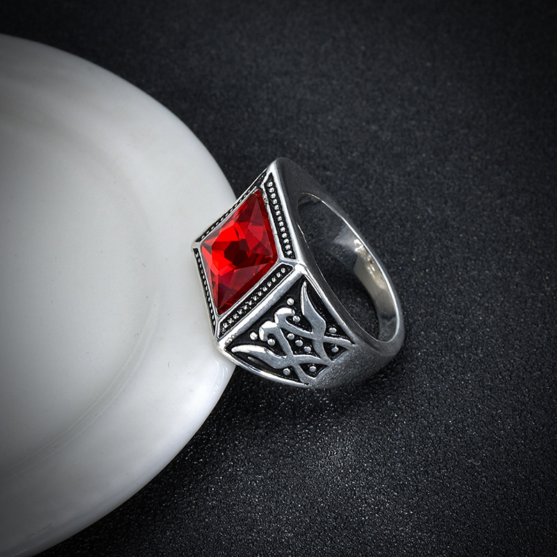 Fashion Simple Platinum Red Zircon Ring display picture 2