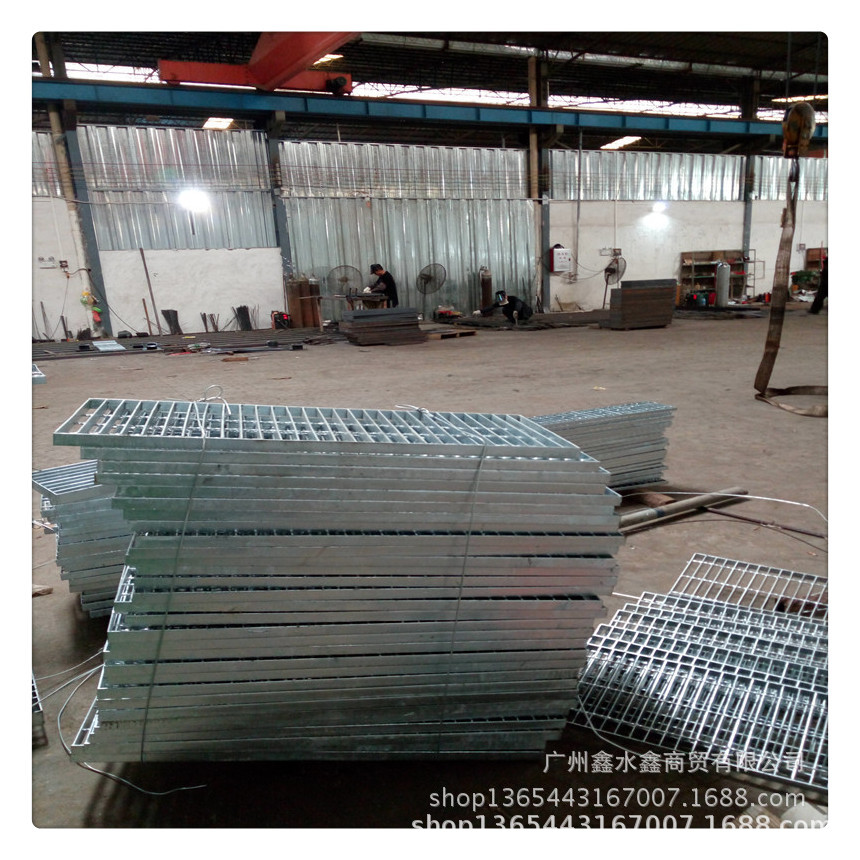 供应不同型号镀锌钢格栅板 下水道沟盖 楼梯踏步板