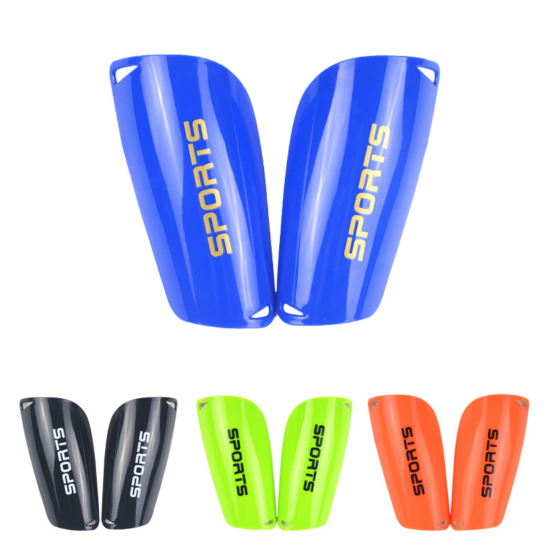 厂家批发足球护腿板插板sports队标护胫刺客护腿足球周边用品现货
