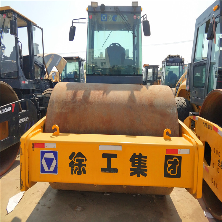 手续齐全徐工压路机22/26吨九成新视频看车满意再谈