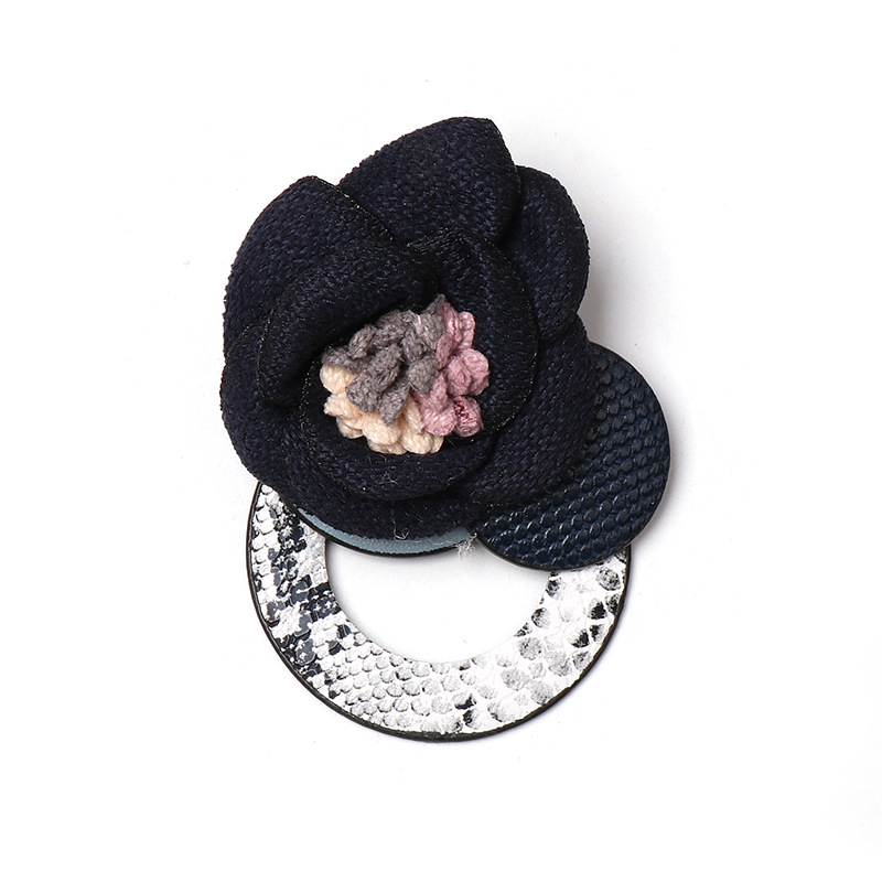 Flower Geometry Women Leather Brooch display picture 8