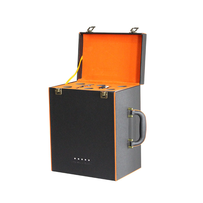 와인 용품이있는 모조 다이아몬드 6 개