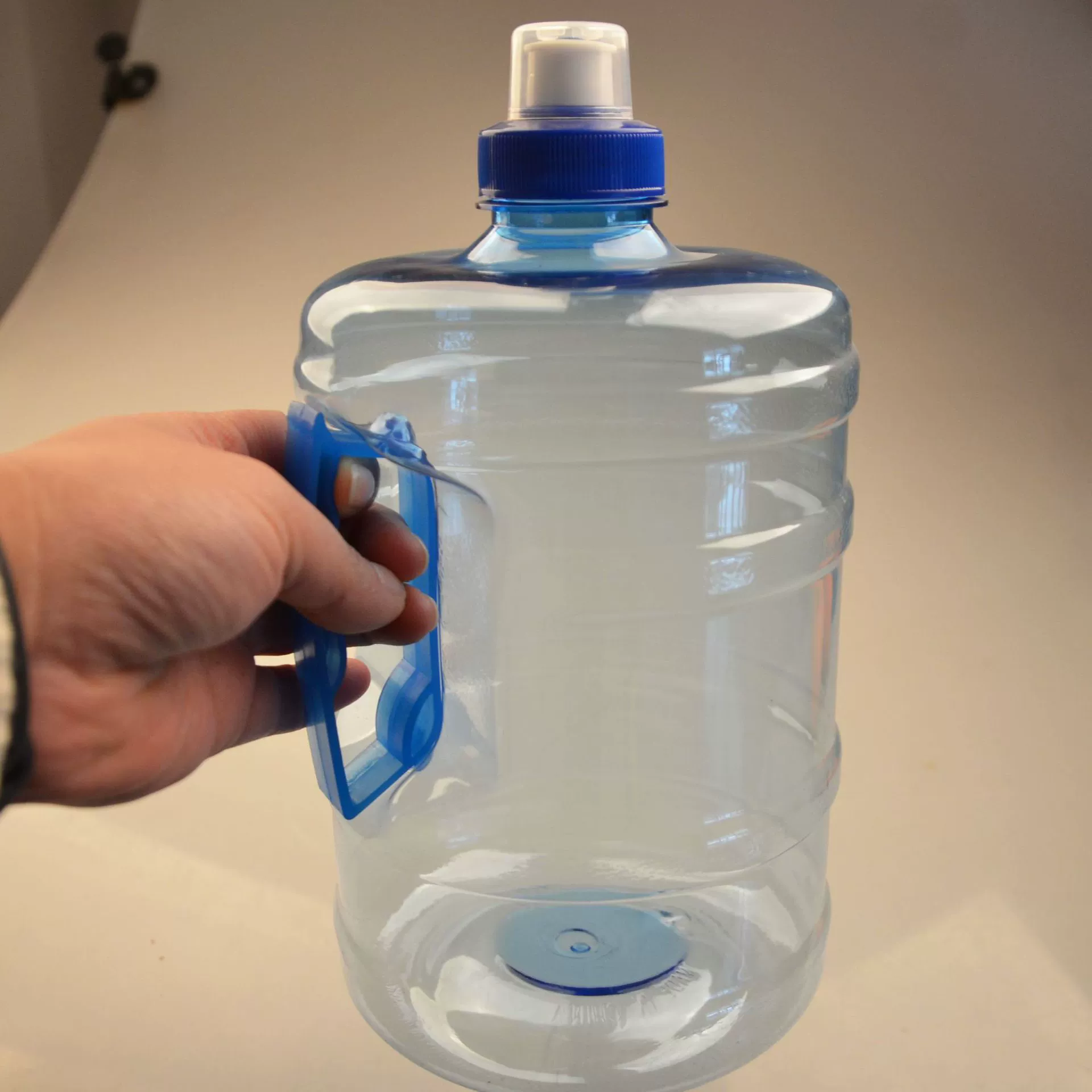 Пластиковая дорожная спортивная бутылка для воды