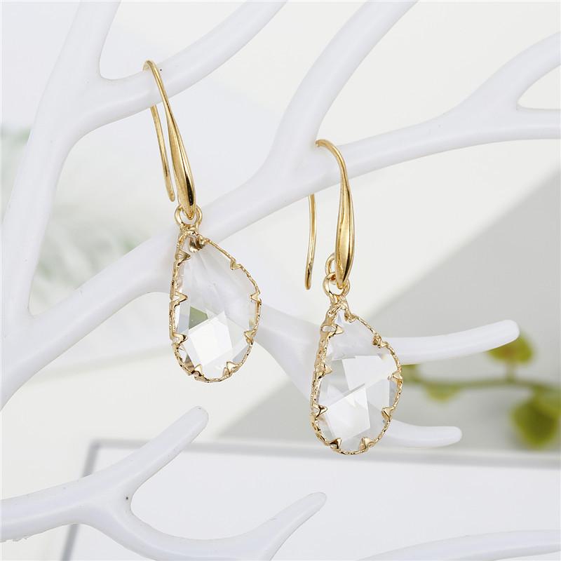 Coréen Simple Graceful Ronde Boucles D'oreilles En Cristal Incrusté Multi-cut Irrégulière Goutte D'eau En Verre Boucles D'oreilles Gouttes Pour Les Oreilles display picture 3