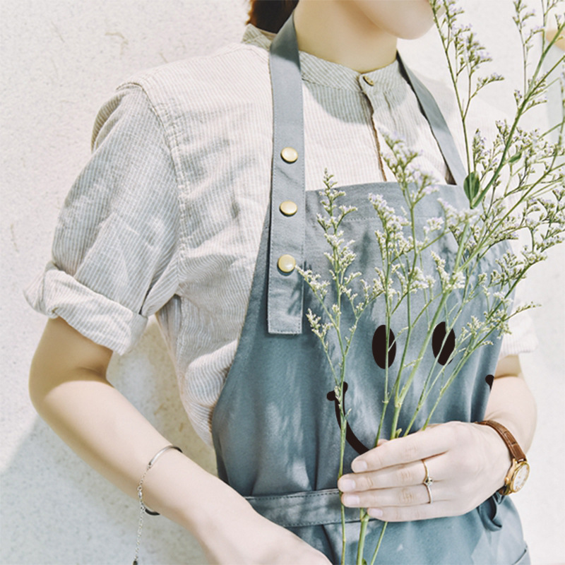 Delantal logotipo impreso estilo coreano cocina de moda cintura de algodón cocina impermeable a prueba de aceite monos hombres y mujeres