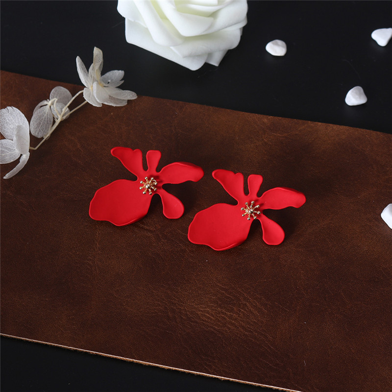 Flower Pattern Women'S Gender 1 Pair Fashion Flower Alloy Stoving Varnish Women's Ear Studs