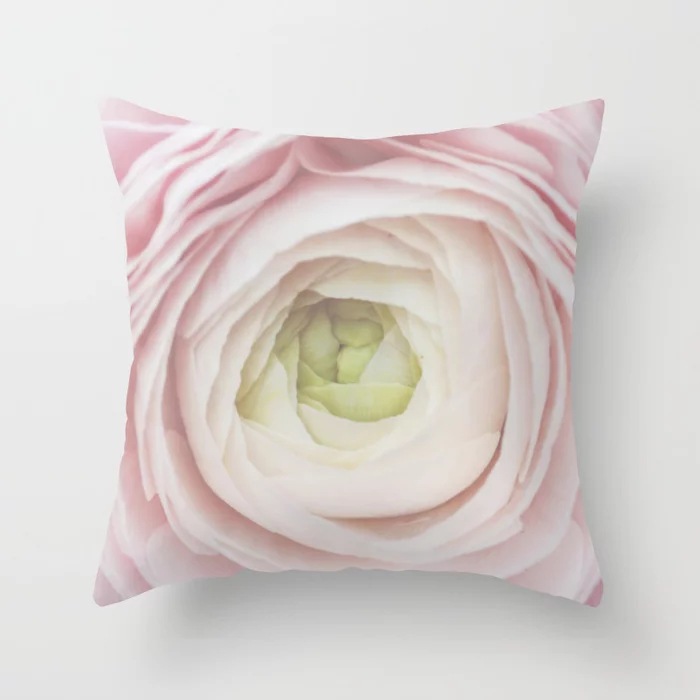 anemone-in-love-pillows.webp