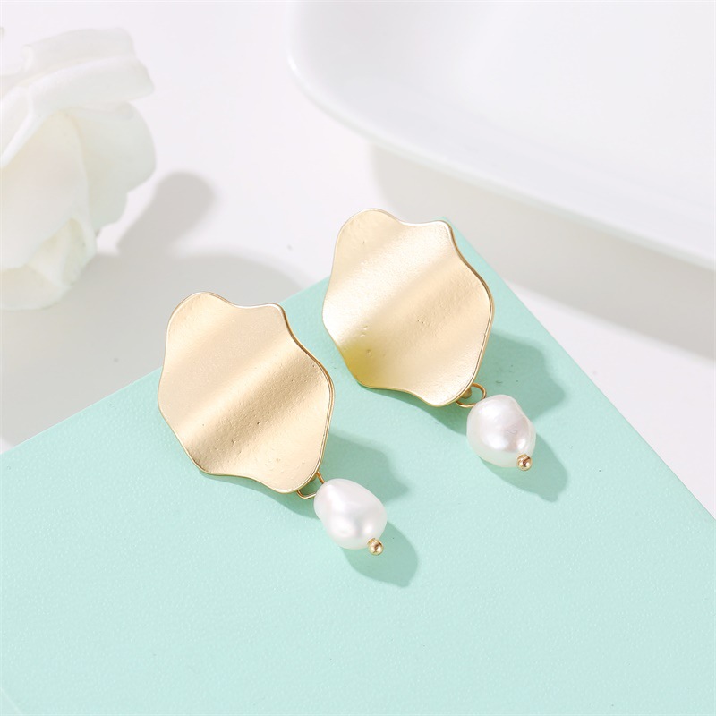 New Fashion Hollow Simple Geometric Freshwater Pearl Metal Earrings display picture 33