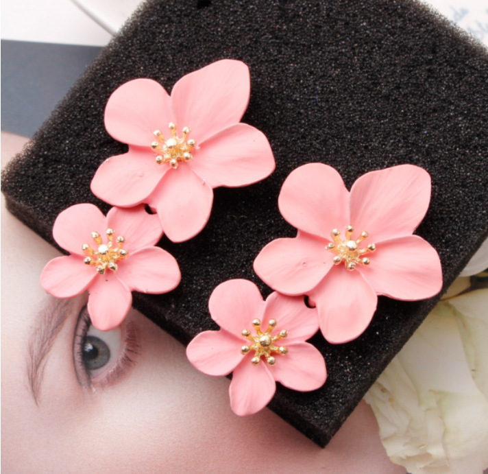 1 Pair Retro Flower Alloy Women's Drop Earrings display picture 3