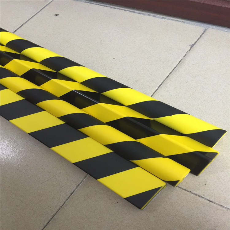 东莞厂家生产PU自结皮发泡地铁门软翼 发泡防撞护角护边条现货