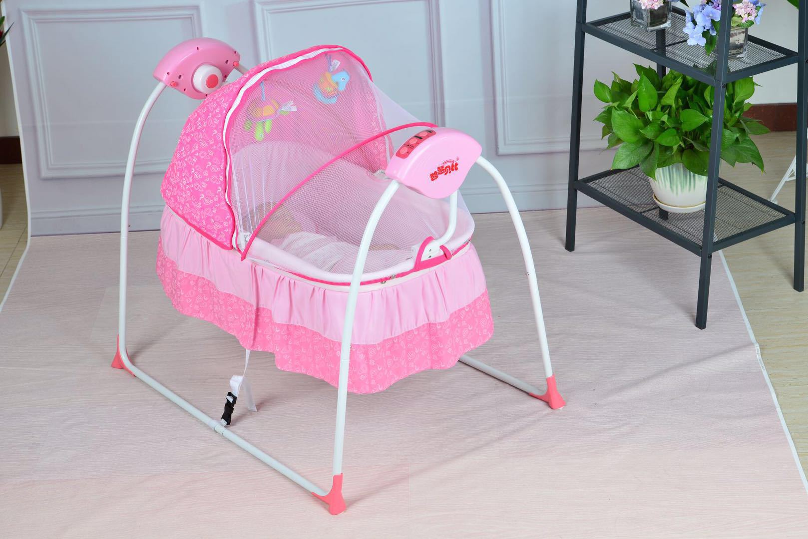 婴儿智能电动摇椅摇床秋千哄娃神器婴儿床批发详情图1