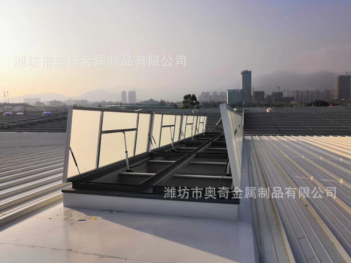 异型天窗电动消防排烟异形弧形矩形天窗体育场馆屋顶采光通风天窗-阿里巴巴